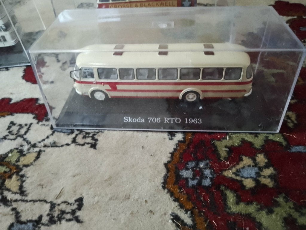 4x bussen 1;43 metaal en box, Ophalen of Verzenden, Nieuw, Auto, Overige merken