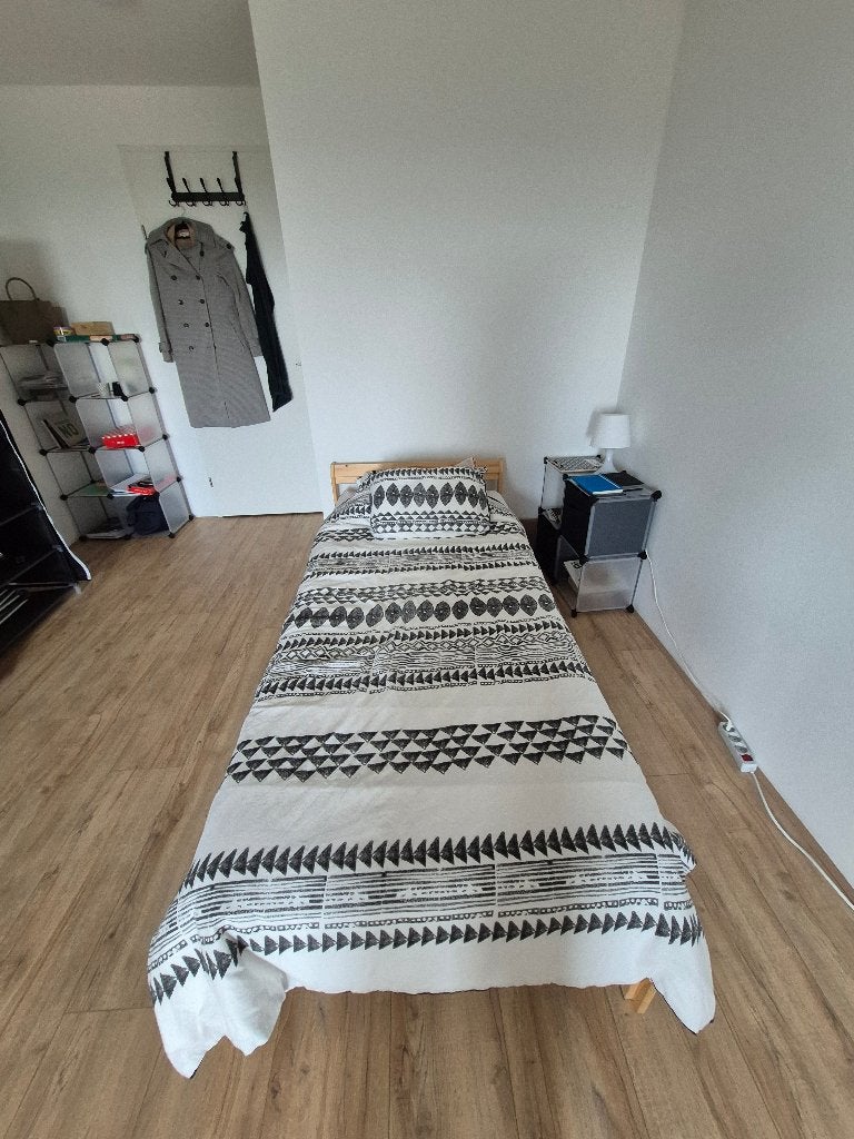 Ikea bed Neiden + lattenbodem Luroy + (optioneel) Matras Akr, Ophalen, 90 cm, Eenpersoons, Beige