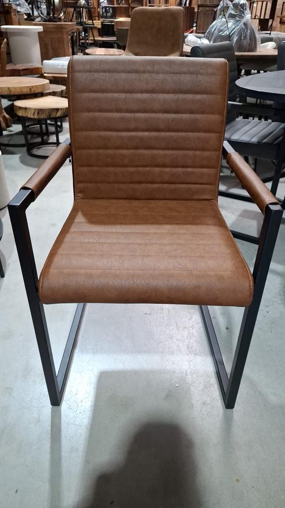 Mooie stoelen in cognac kleur
