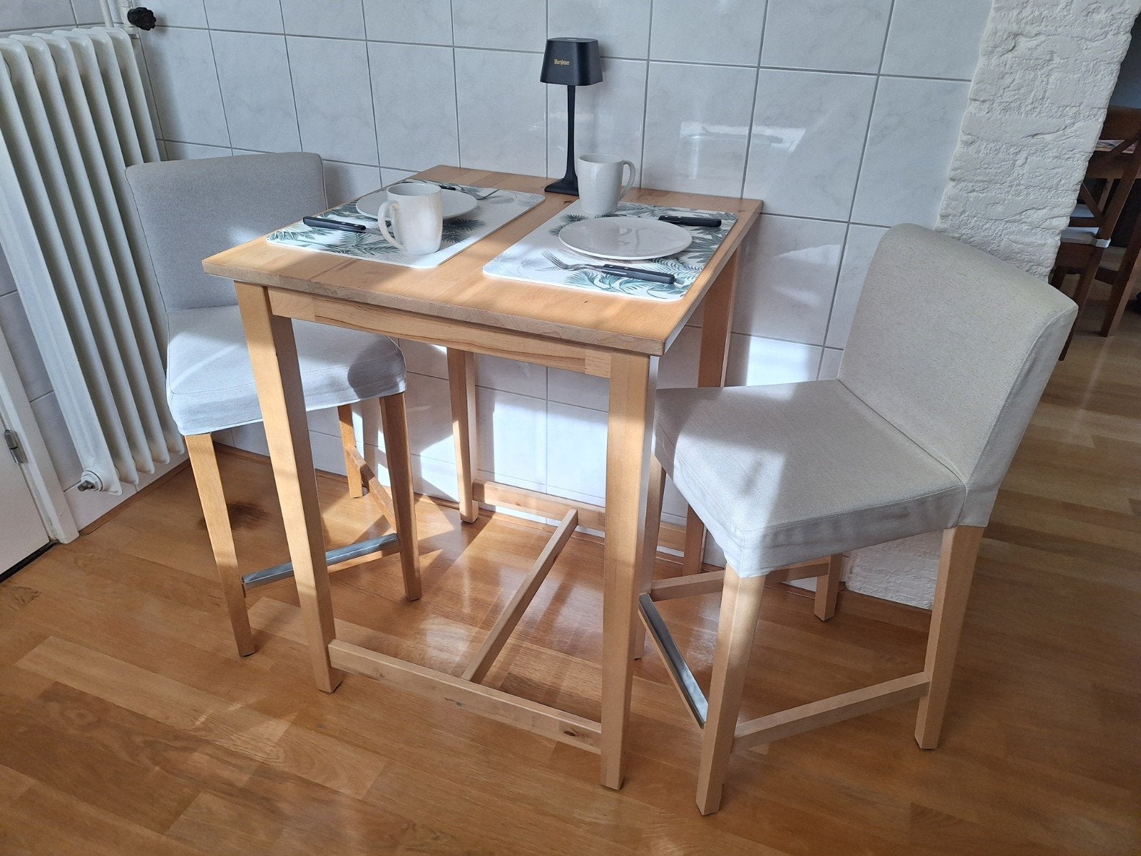 Ikea bartafel Bjorkudden met 2 krukken, Ophalen