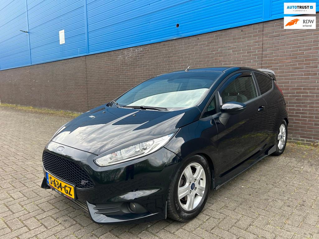 Ford Fiesta 1.6 ST2 | Maxton Design | Recaro Sportstoelen |, Auto's, Voorwielaandrijving, 1596 cc, 1063 kg, Gebruikt