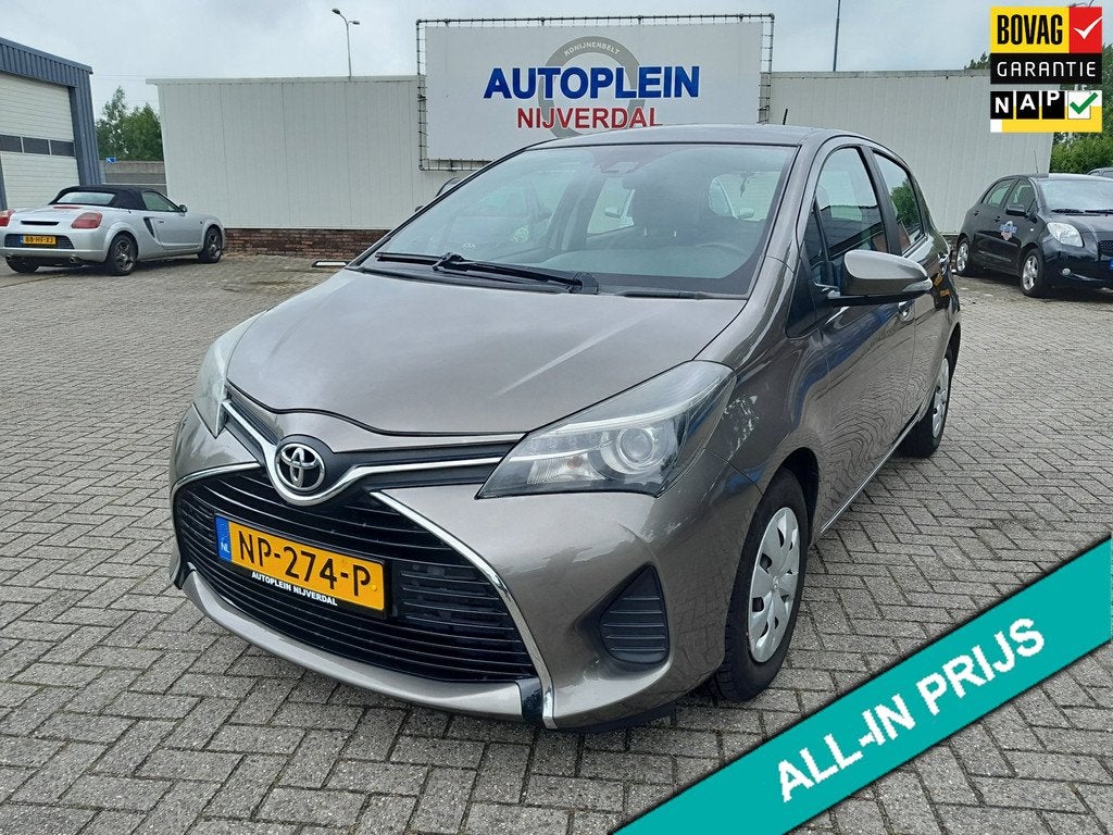 Toyota Yaris 1.0 VVT-i Trend In nederland nieuw geleverde go, Auto's, Toyota, Bedrijf, Te koop, Yaris, ABS, Achteruitrijcamera