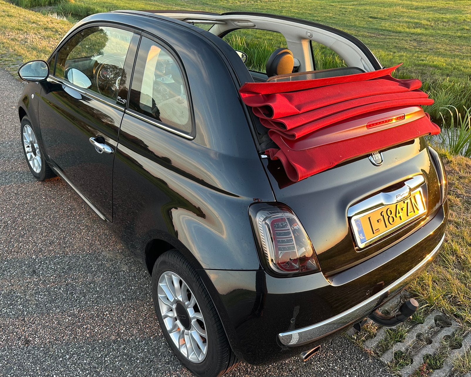 Fiat 500C 1.4 100 pk | CarPlay | Trekhaak | Cruise Control, 31 €/maand, 4 cilinders, Zwart, Grijs