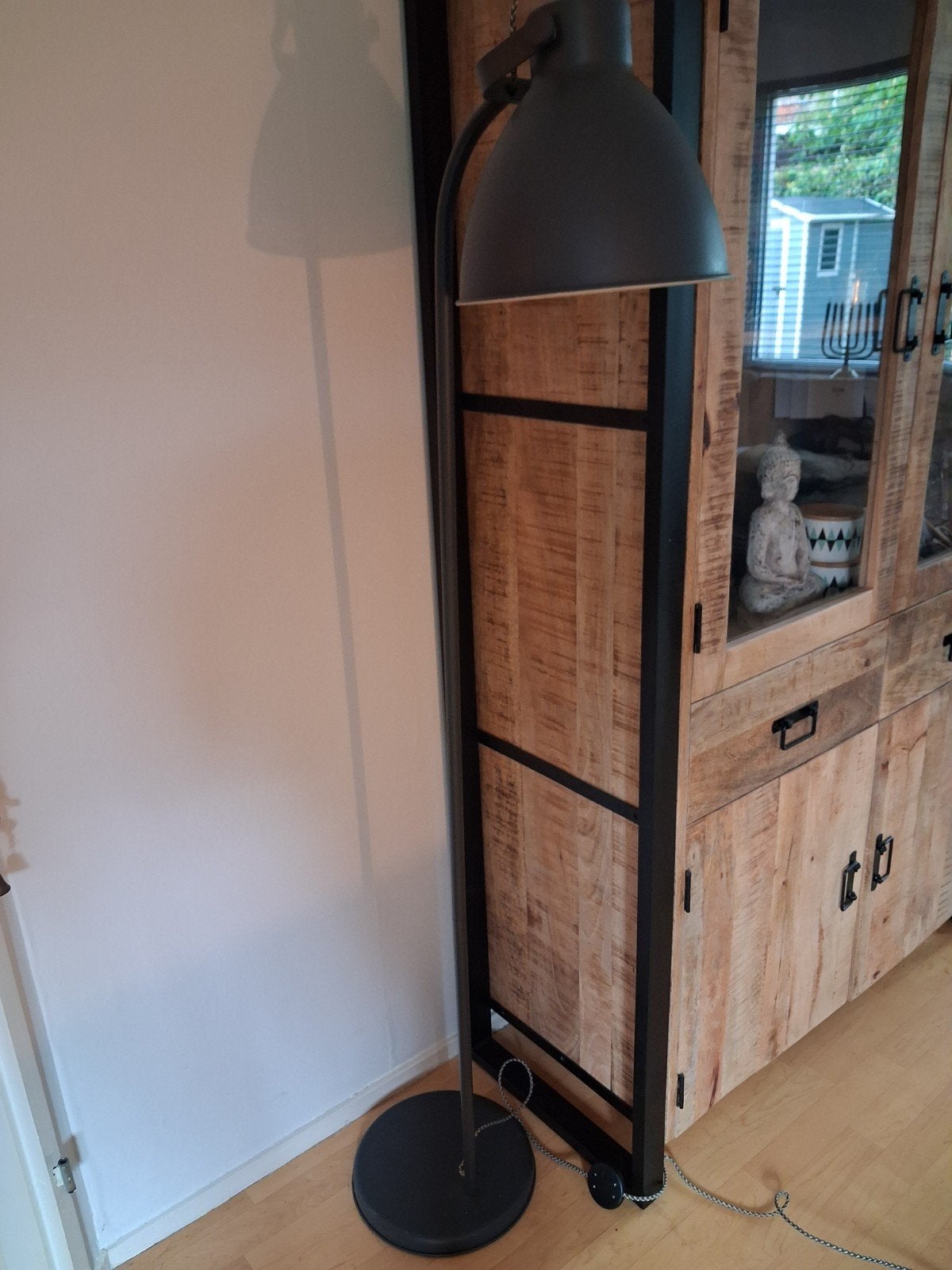 Moderne zwarte vloerlamp met industriële look Hektar ikea, Ophalen, Industrieel, Modern, Zo goed als nieuw, Metaal