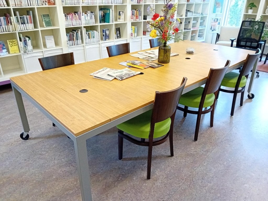 Grote verrijdbare tafel 300x130cm, Huis en Inrichting, Ophalen, Gebruikt, 100 tot 150 cm, 200 cm of meer