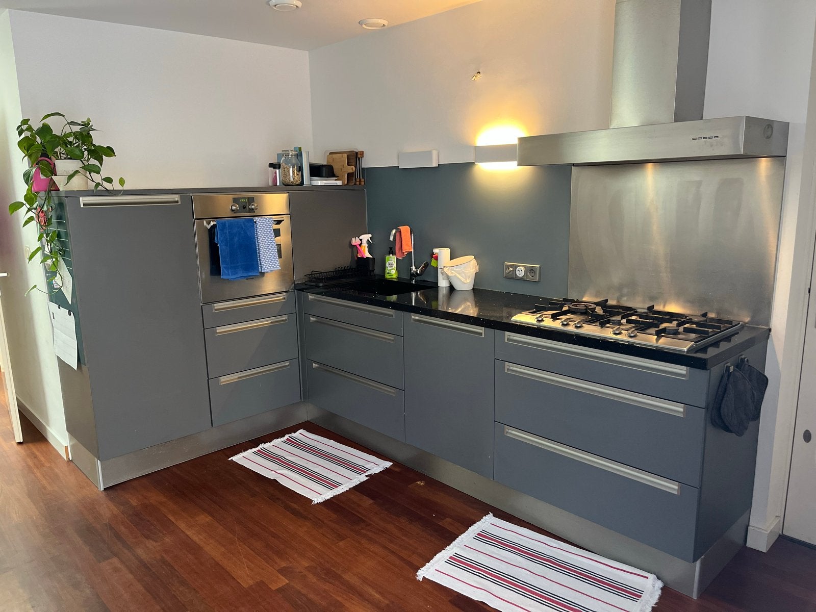 Moderne hoekkeuken met apparatuur, Ophalen, Gebruikt, Hoekkeuken, Composiet