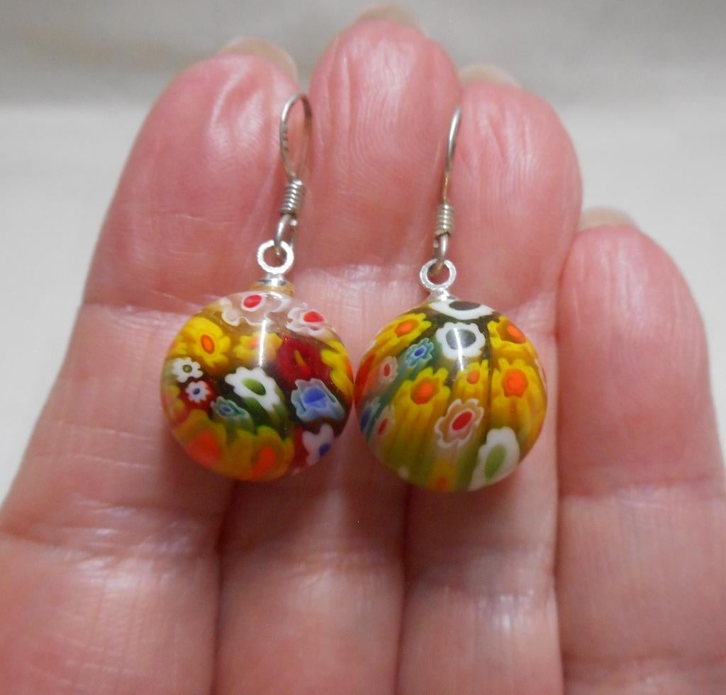 Zilveren oorbellen met glas bollen bloemetjes nr.2430