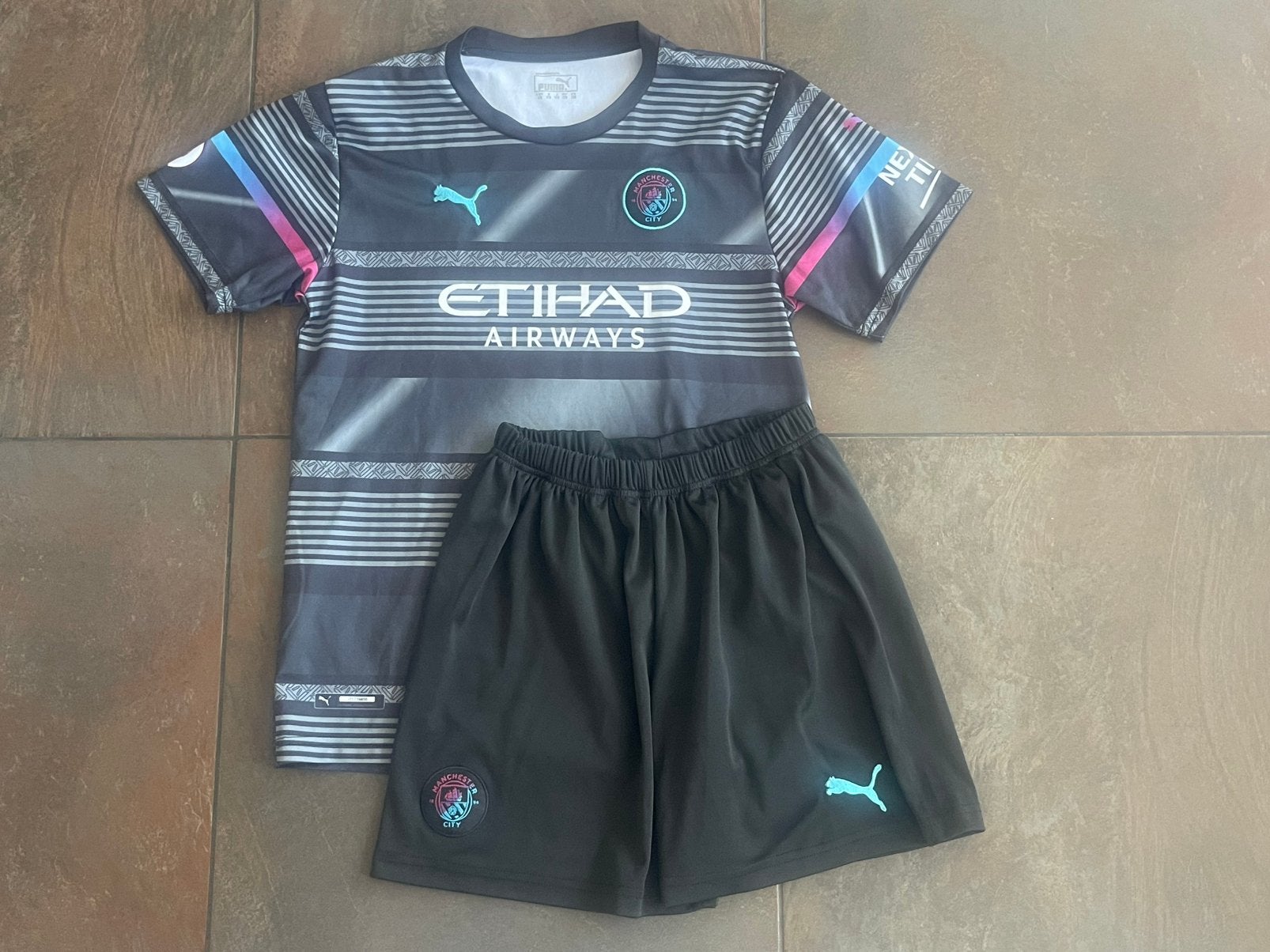 Manchester united sport setje puma maat 176, Ophalen of Verzenden, Zo goed als nieuw, Jongen of Meisje, Sport- of Zwemkleding