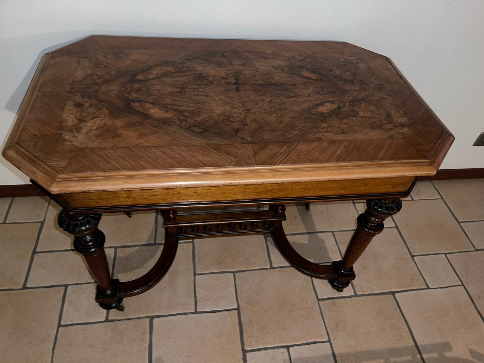 Antieke bijzettafel met intarsia en gedraaide poten, Ophalen