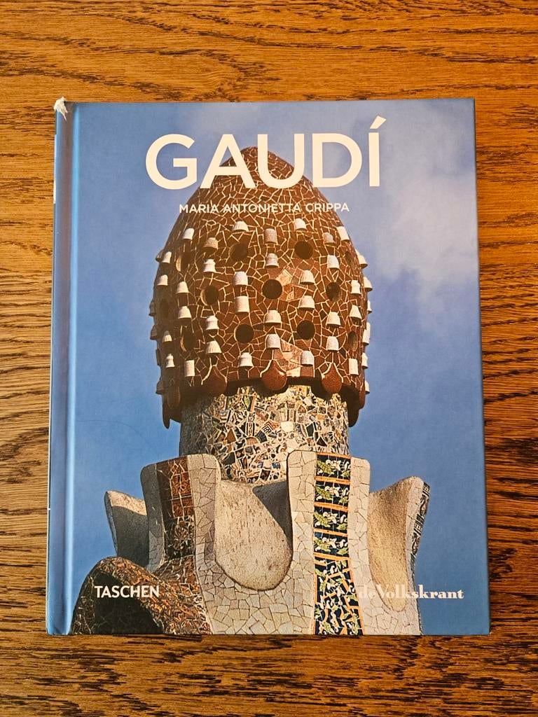 Gaudí – Maria Antonietta Crippa | Taschen / de Volkskrant, Ophalen of Verzenden, Zo goed als nieuw, Architecten