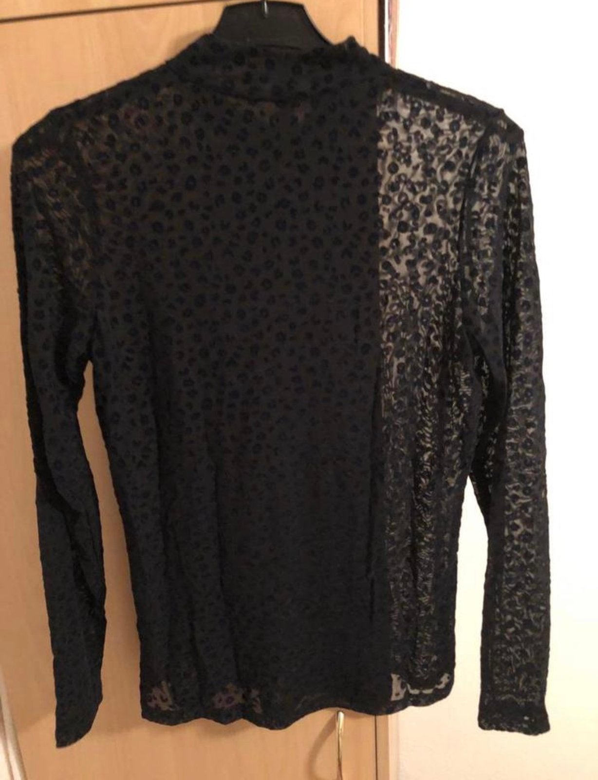 Leuk shirt met lange mouwen., Ophalen, Zo goed als nieuw, Maat 38/40 (M), Zwart