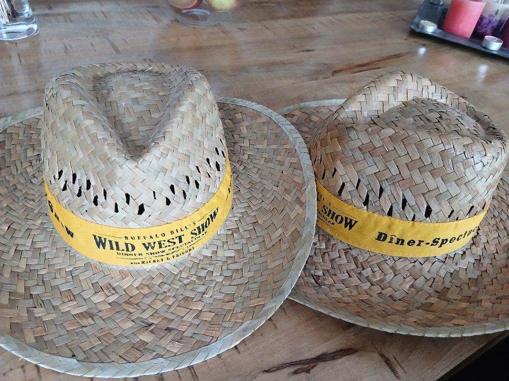 Disney 2 Wild West show cowboy hoeden, Ophalen, Overige figuren, Zo goed als nieuw, Overige typen