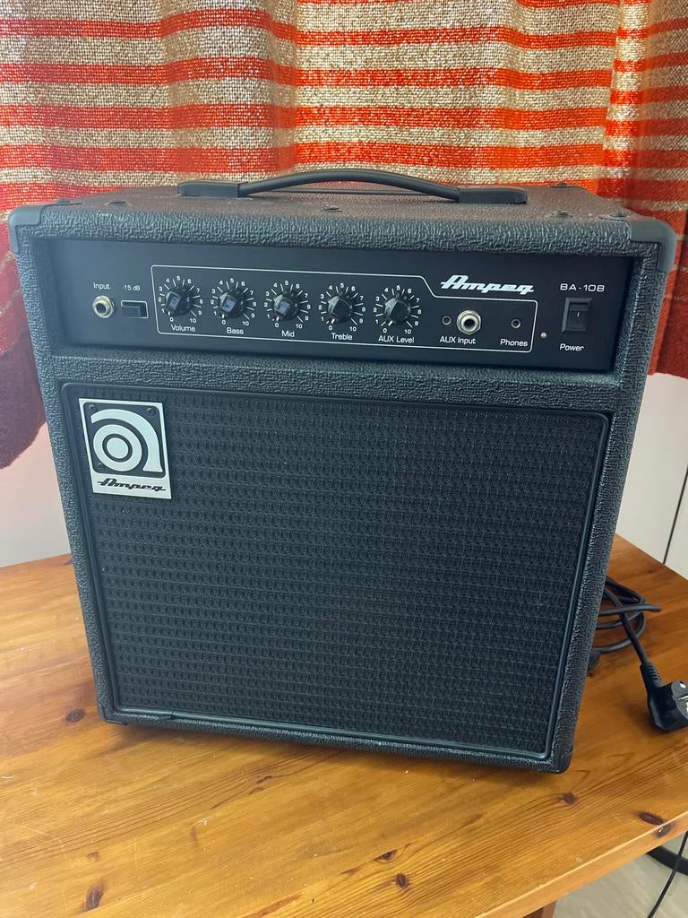 Ampeg BA-108 Bass Versterker, Ophalen, Zo goed als nieuw, Basgitaar, Minder dan 50 watt