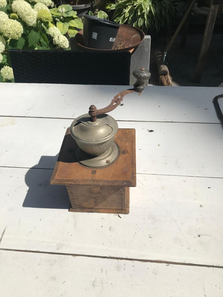 Antieke koffie molen, Antiek en Kunst, Antiek | Keukenbenodigdheden, Ophalen of Verzenden