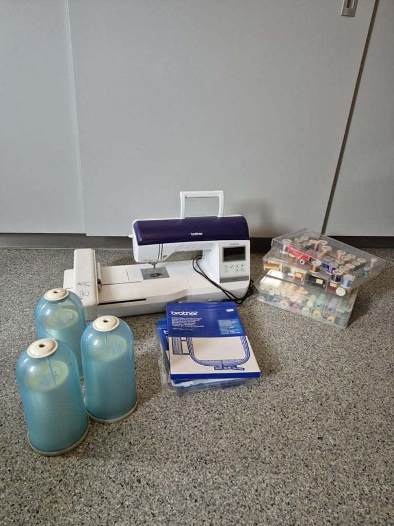 Brother borduurmachine INNOV-IS  NV 800E, Hobby en Vrije tijd, Borduren en Borduurmachines, Ophalen, Zo goed als nieuw, Machineborduren