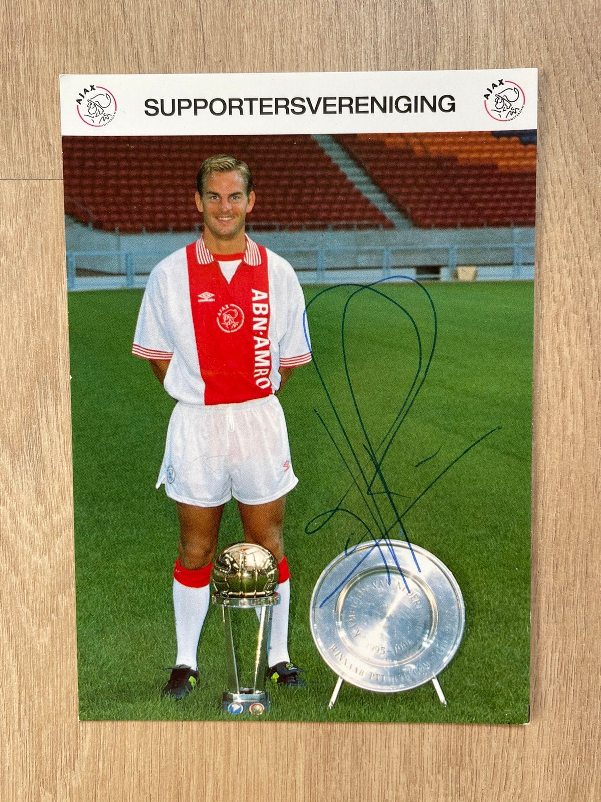 Fotokaart Ronald de Boer (Ajax) met handtekening., Verzamelen, Sportartikelen en Voetbal, Ophalen of Verzenden, Nieuw, Ajax, Spelerskaart