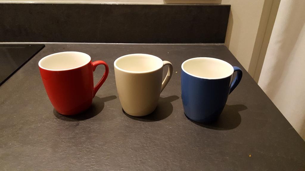 Mokken in 3 verschillende kleuren NIEUW, Huis en Inrichting, Keuken | Servies, Overige typen, Nieuw, Ophalen of Verzenden, Overige stijlen