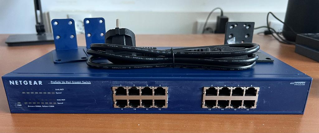 Netgear 16 poorts Gigabit HUB, Computers en Software, Netwerk switches, Ophalen of Verzenden, Zo goed als nieuw