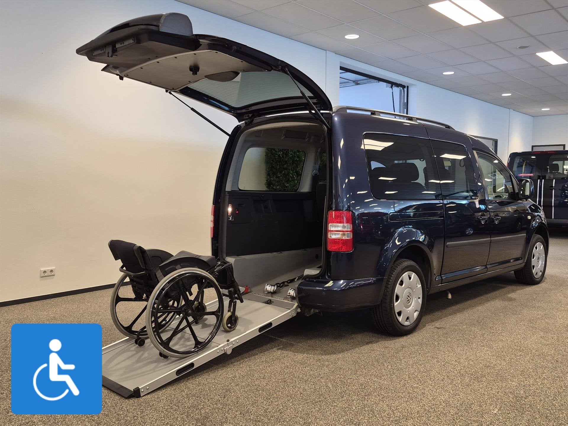 Volkswagen Caddy Maxi Rolstoelauto 5+1, Auto's, Voorwielaandrijving, Zwart, Blauw, Bedrijf