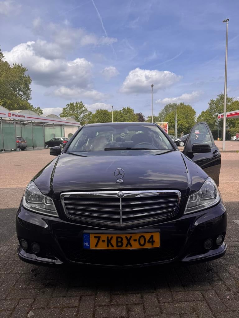 Mercedes-Benz C-Klasse 1.6 C180 Sedan 2013 Zwart, Auto's, Achterwielaandrijving, 1800 kg, 1370 kg, Zwart