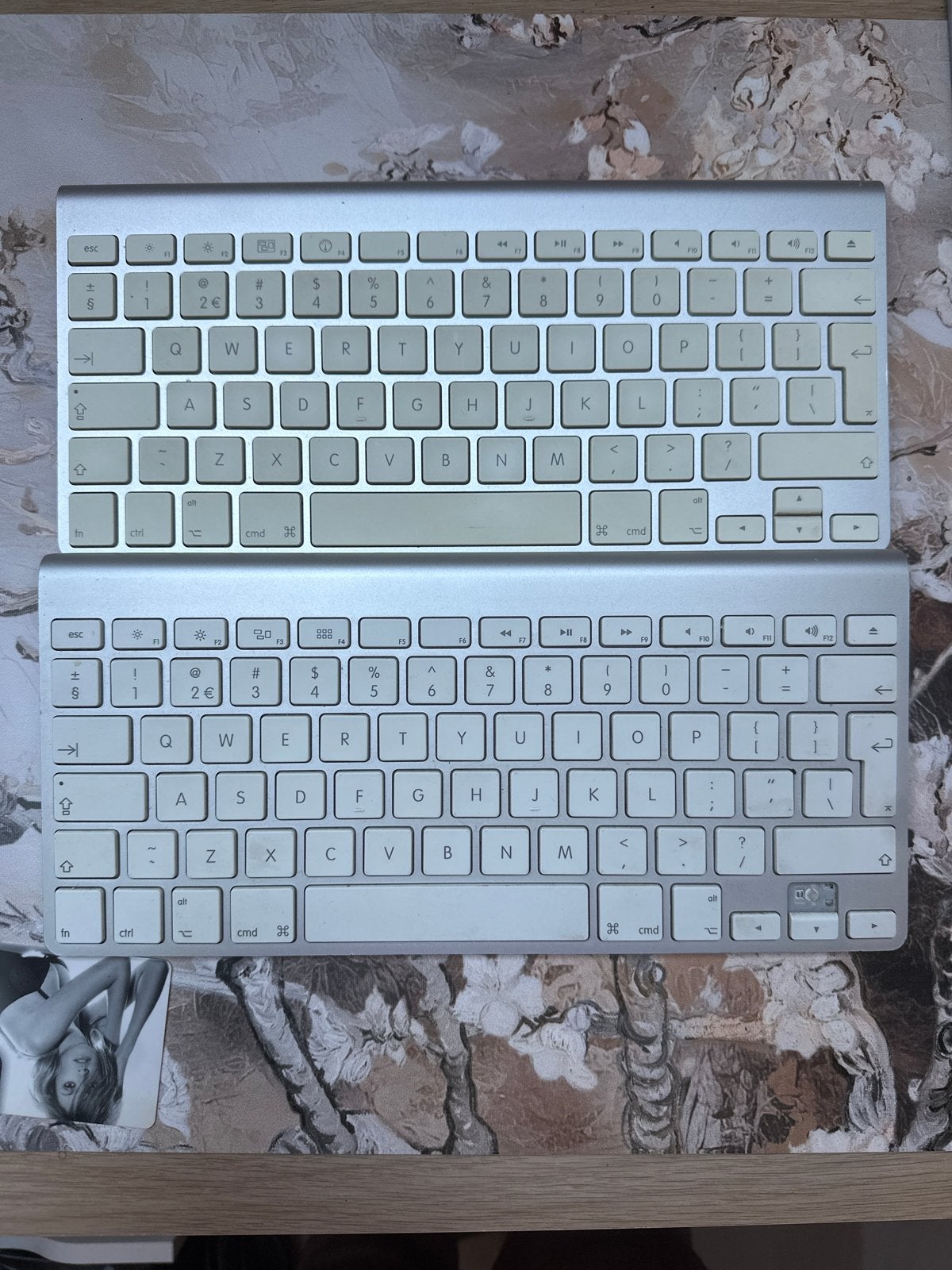 Twee Apple toetsenborden - één voor onderdelen, Ophalen, Qwerty, Gebruikt, Draadloos