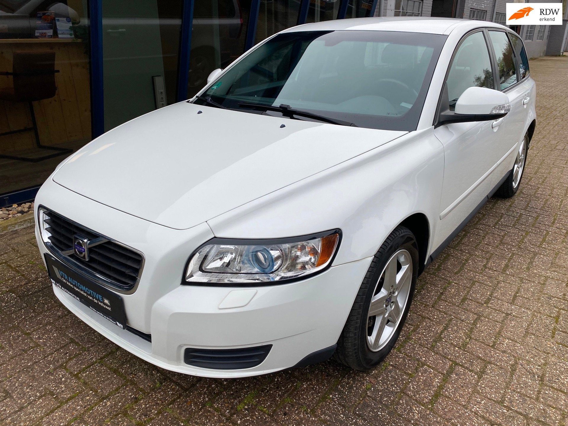 Volvo V50 2.0 Business Edition NAVI / XENON / TREKHAAK, Voorwielaandrijving, 145 pk, Stof, Gebruikt