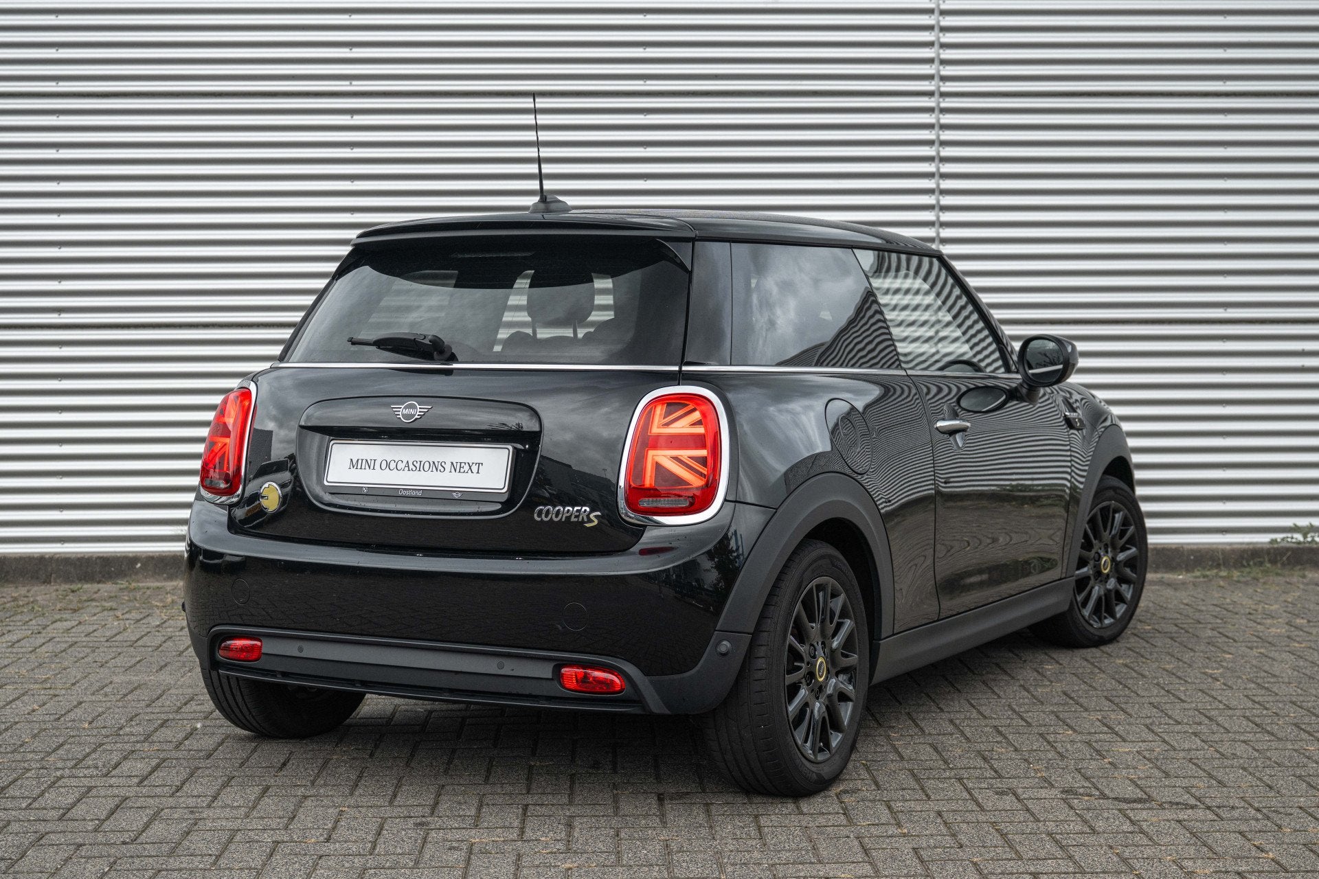 MINI Electric Classic / Sportstoelen / Stoelverwarming / LED, Auto's, Dealer onderhouden, Met garantie (alle), 4 stoelen, Leder en Stof