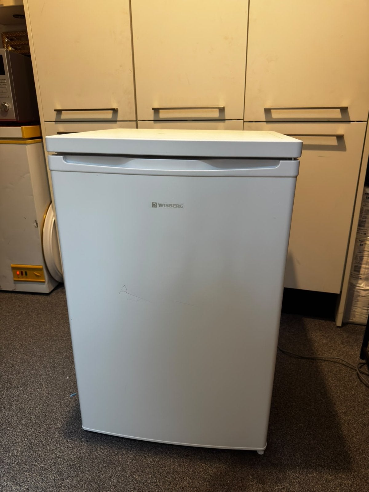 Wisberg mini koelkast 85cm, 100 tot 150 liter, Zo goed als nieuw, 45 tot 60 cm, Met vriesvak