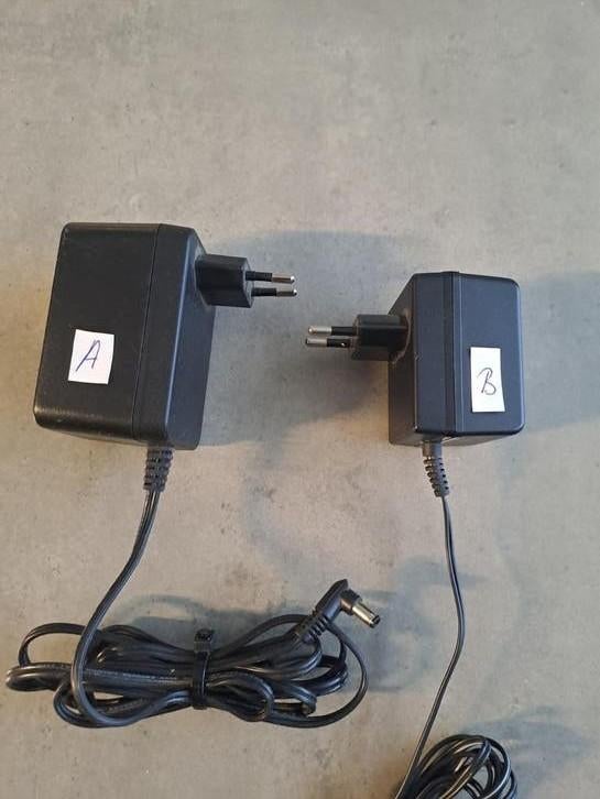 2x 9 volt adapter, Ophalen of Verzenden, Zo goed als nieuw