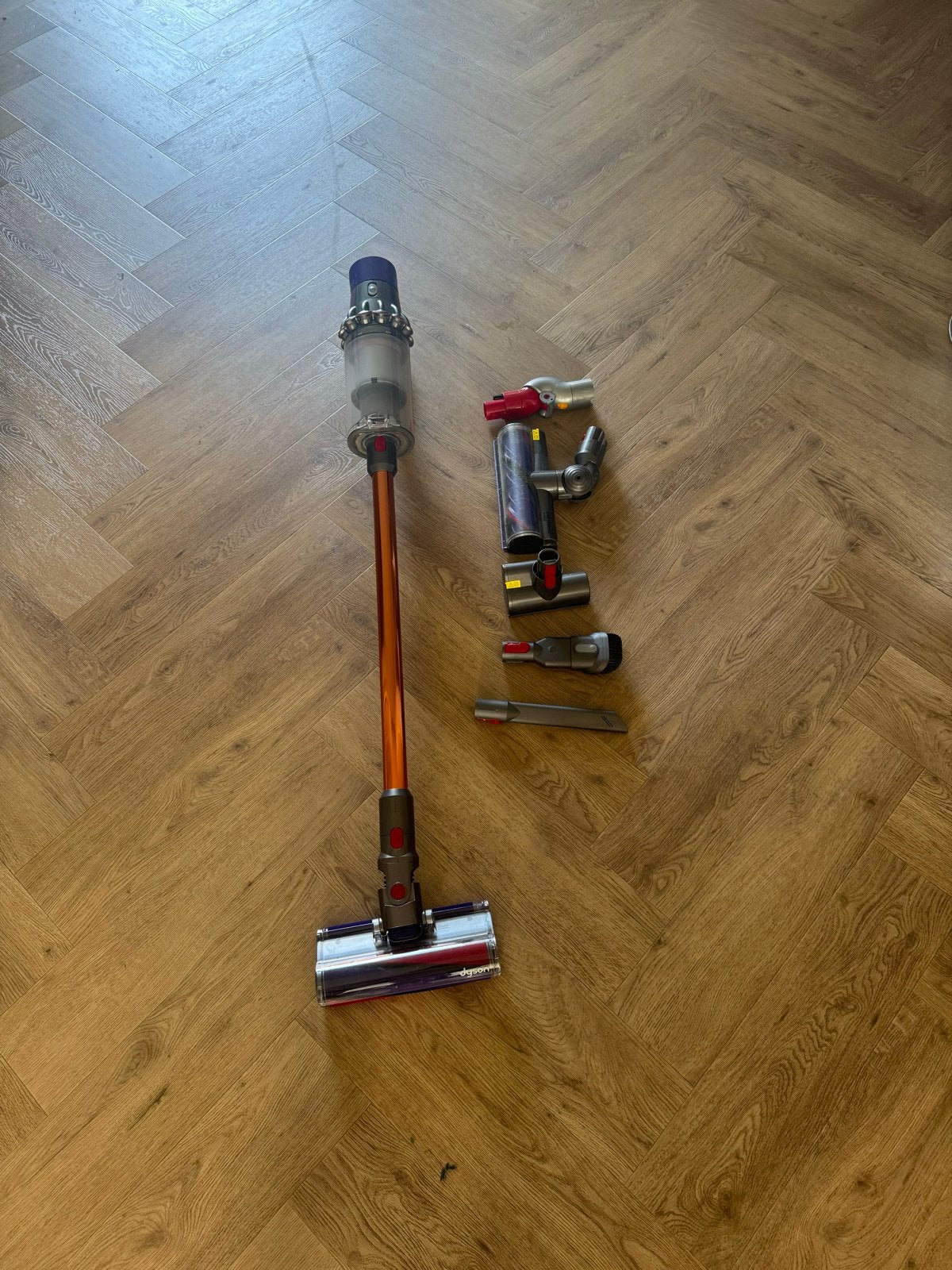 Dyson V10 Absolute Steelstofzuiger met accessoires, Draadloos, Ophalen of Verzenden, Zo goed als nieuw, Dyson
