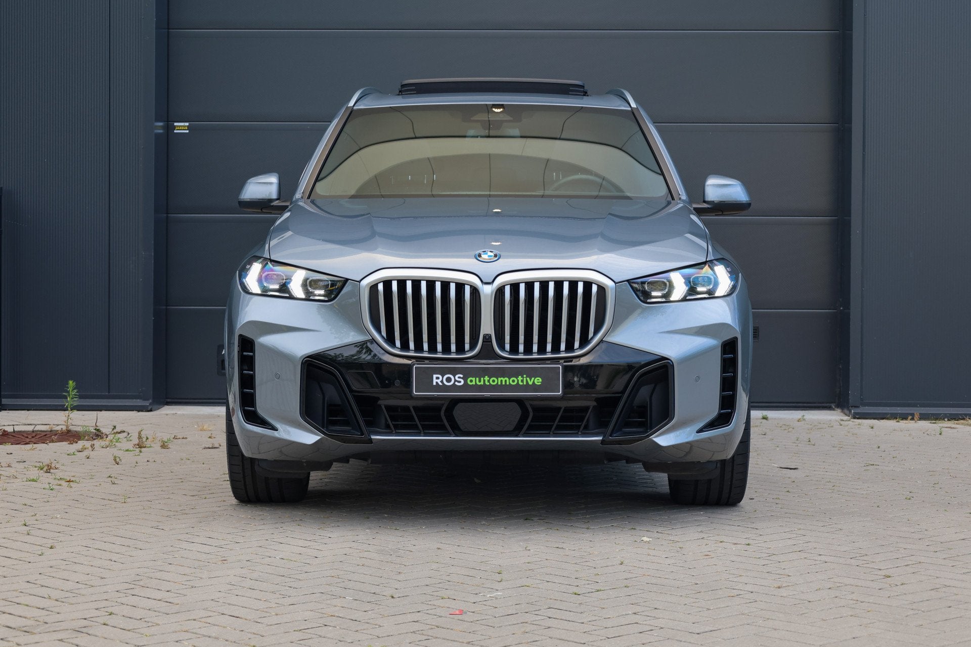 Foto 24 van BMW X5 xDrive50e | BTW | SKYLOUNGE | 22 INCH | COMFORTSTOELE