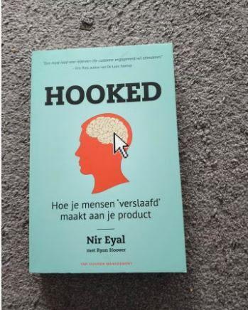 Hooked - Hoe je mensen 'verslaafd' maakt aan je product, Ophalen of Verzenden, Zo goed als nieuw, Management, Nir Eyal