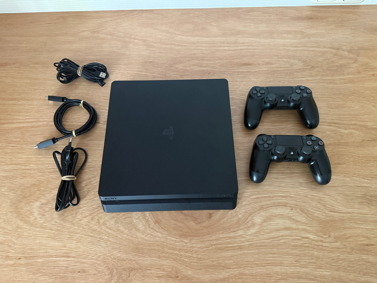 PlayStation 4 + 2 controllers + 7 games, Spelcomputers en Games, Spelcomputers | Sony PlayStation 4, Ophalen, Zo goed als nieuw