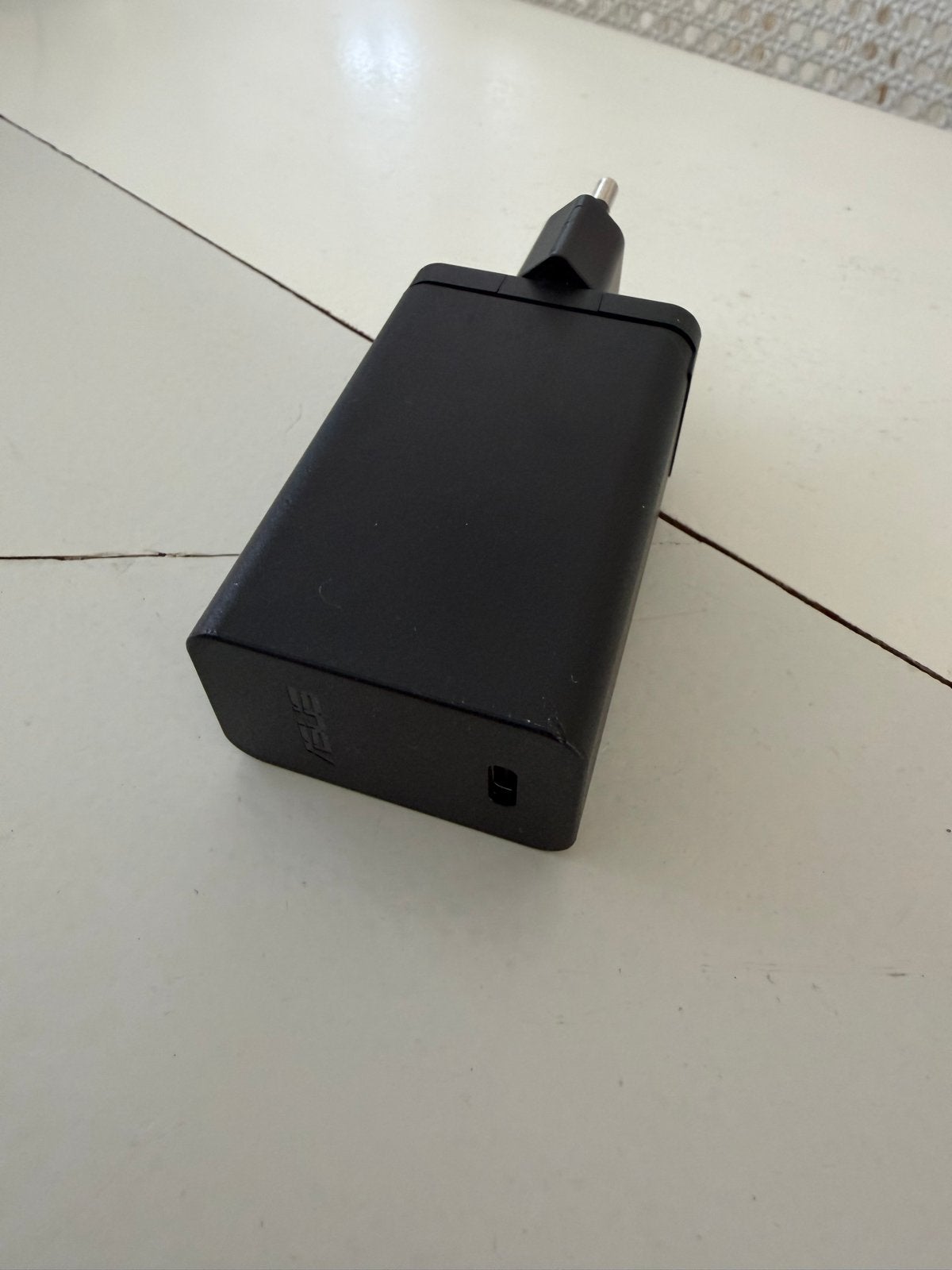 Foto 7 van ASUS ZenScreen MB16AMTR Draagbare Monitor - Full HD
