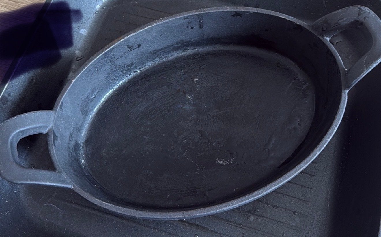 Staub Gietijzeren Ovenschaal Ovale Pan 22cm, Ophalen of Verzenden, Zo goed als nieuw, Geschikt voor inductie, Braadpan