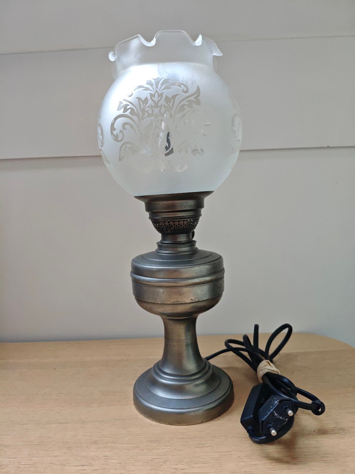 Vintage Elektrische Tafellamp Olie-Look - Tin & Melkglas, Ophalen of Verzenden