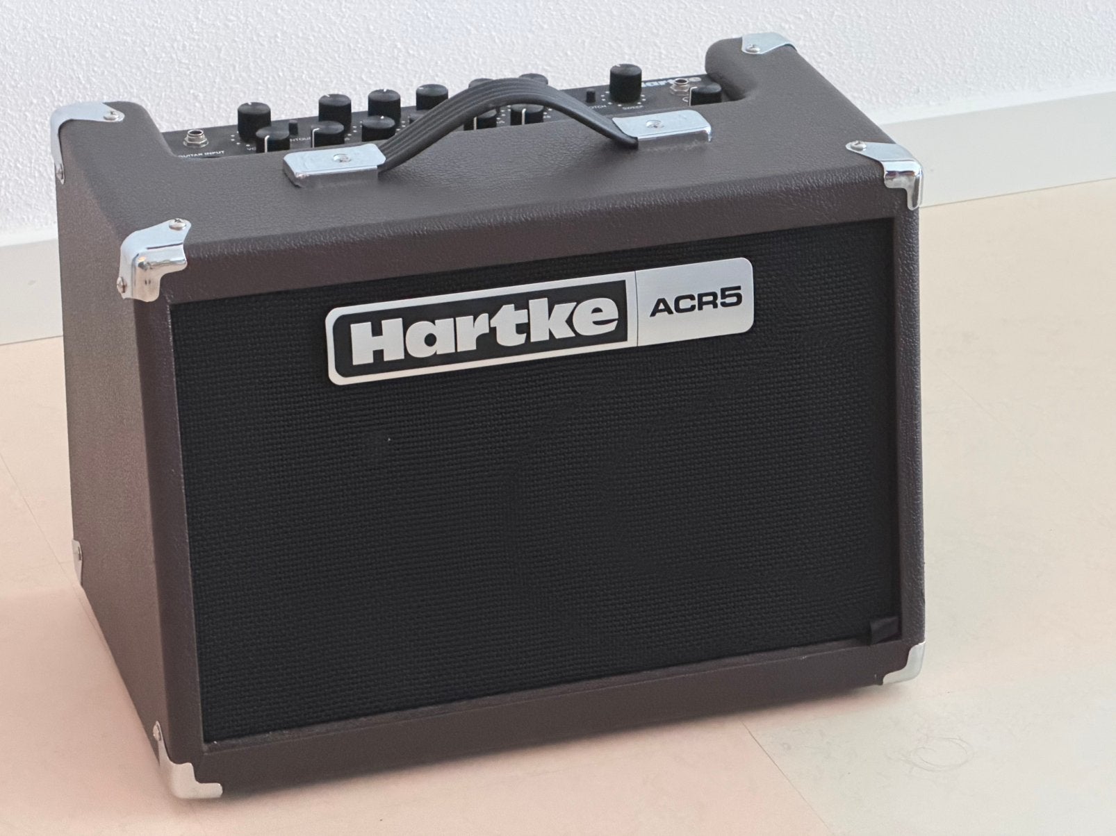 Hartke ACR5. Gitaar-microfoon versterker