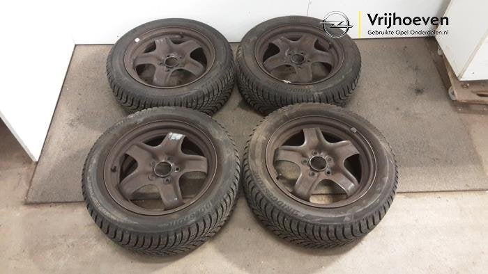 Velgen set + winterbanden van een Opel Astra (Astra H 04-), Gebruikt, -, -, Ophalen of Verzenden