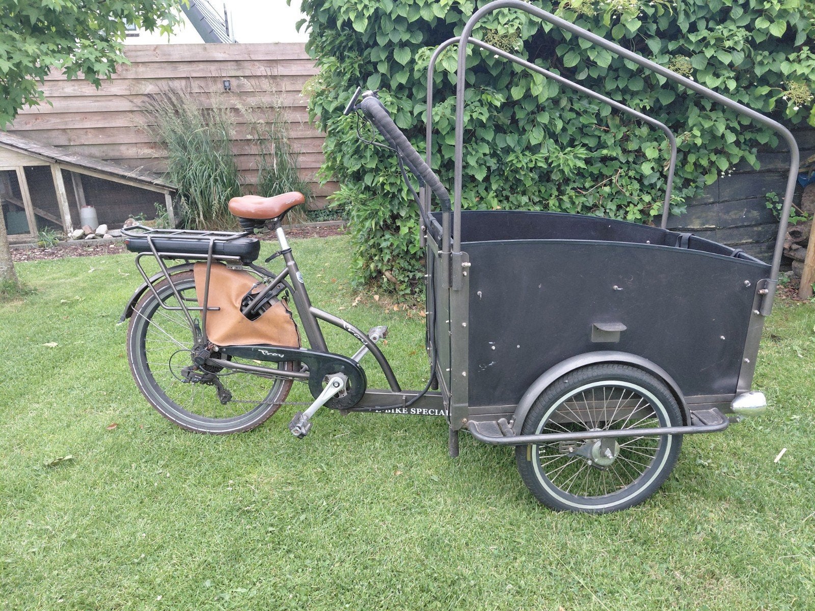 Troy E-bike bakfiets met 4 gordels, 4 kinderen of meer, Gebruikt, Velgrem, Elektrisch