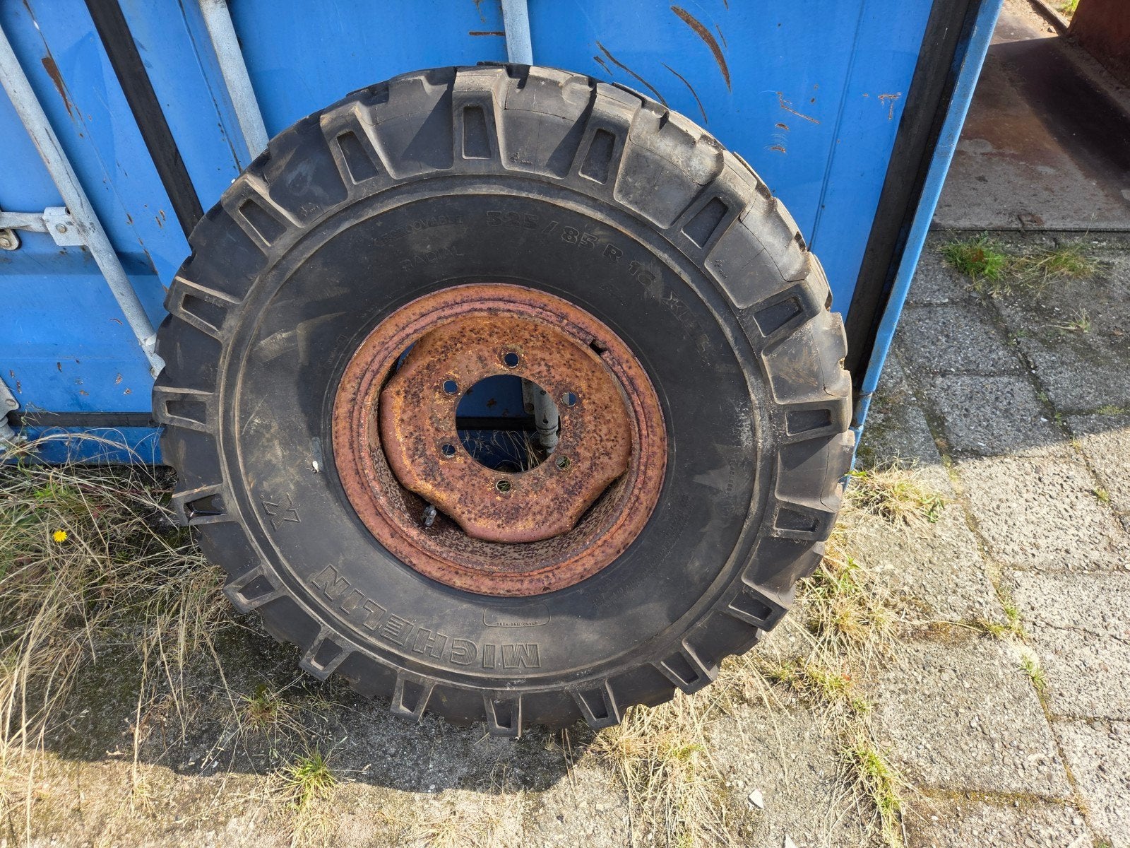 1x wiel 6 gaats michelin x 325/85r16, Ophalen