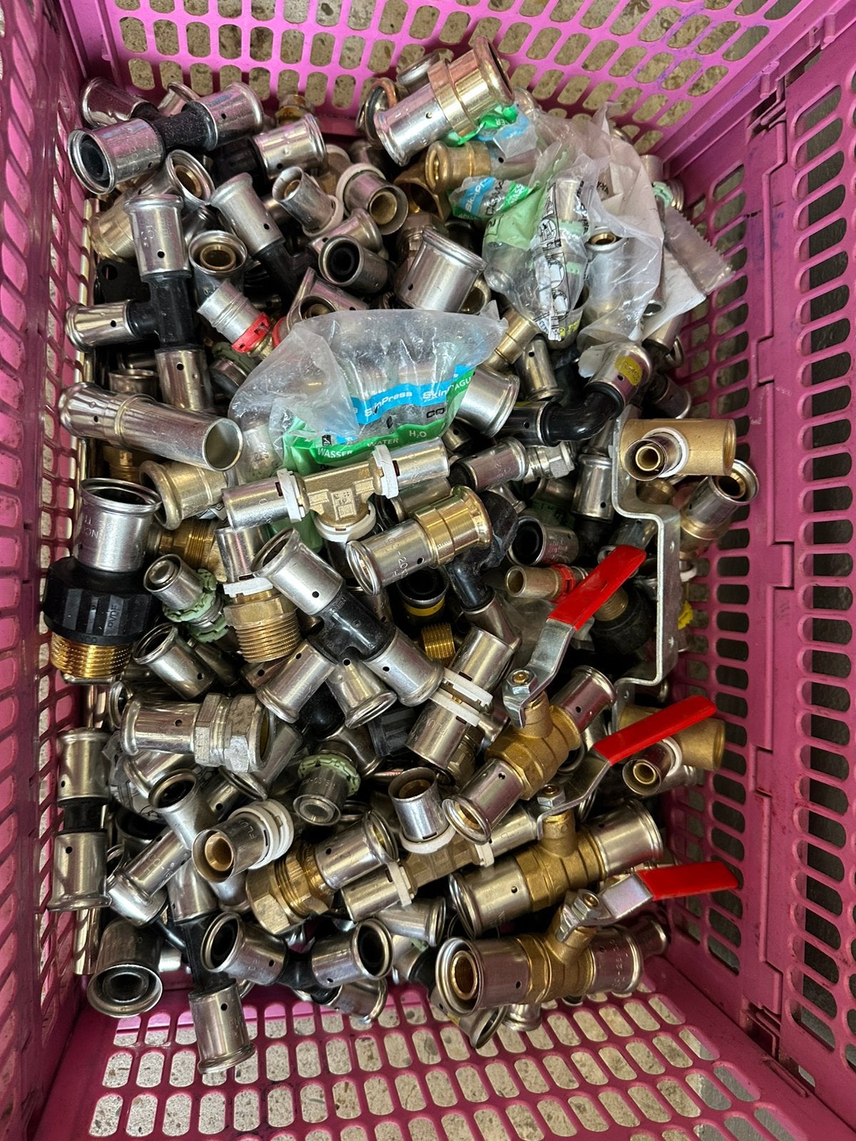Bak vol henco koppelingen, Doe-het-zelf en Verbouw, Ophalen, Overige materialen, 6 meter of meer, Overige typen