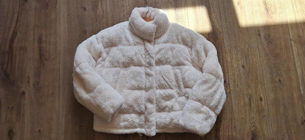 Dames jas fluffy / bondje, Kleding | Dames, Jassen | Winter, Maat 38/40 (M), H&M, Wit, Ophalen of Verzenden