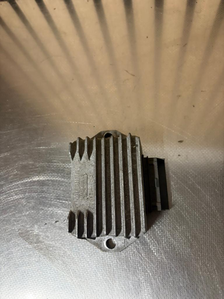 gilera / piaggio 50cc 2takt spanningsregelaar, Ophalen