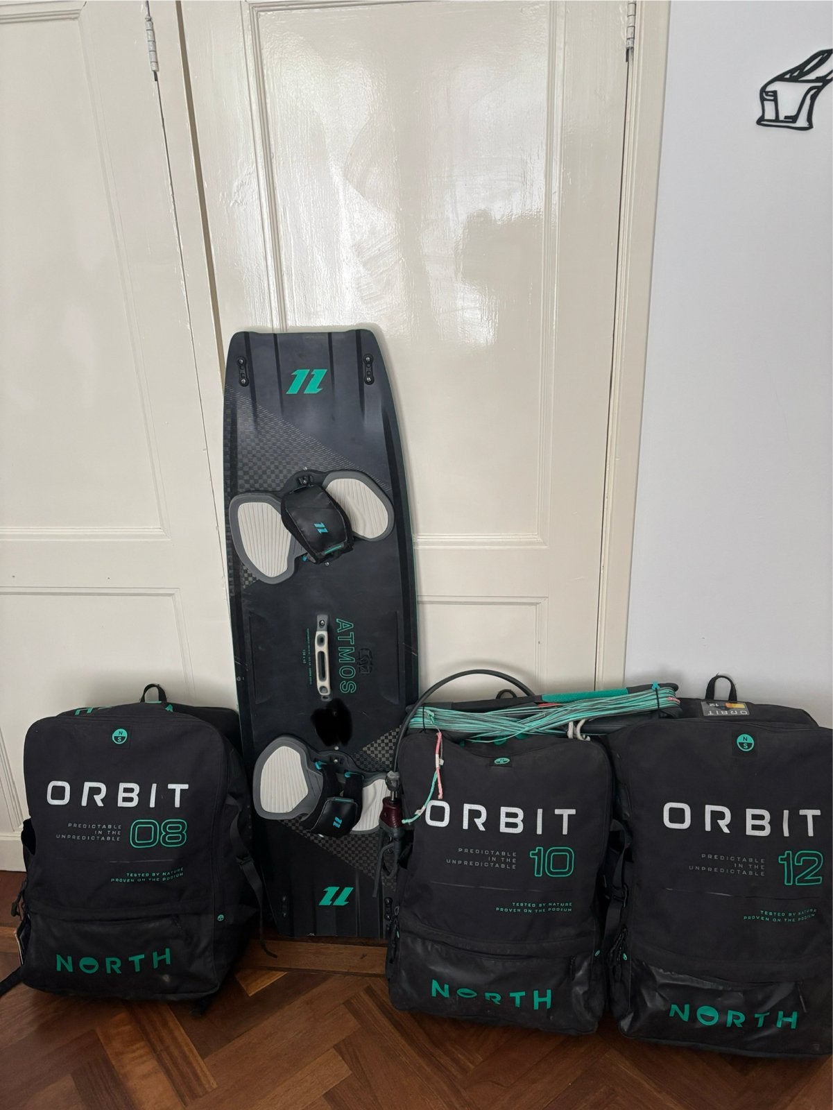 uitstekende North Orbits (2024), navigator bar, atmos board, Watersport en Boten, Kitesurfen, Ophalen, Kitesurf-set, Twintip, 8 m²