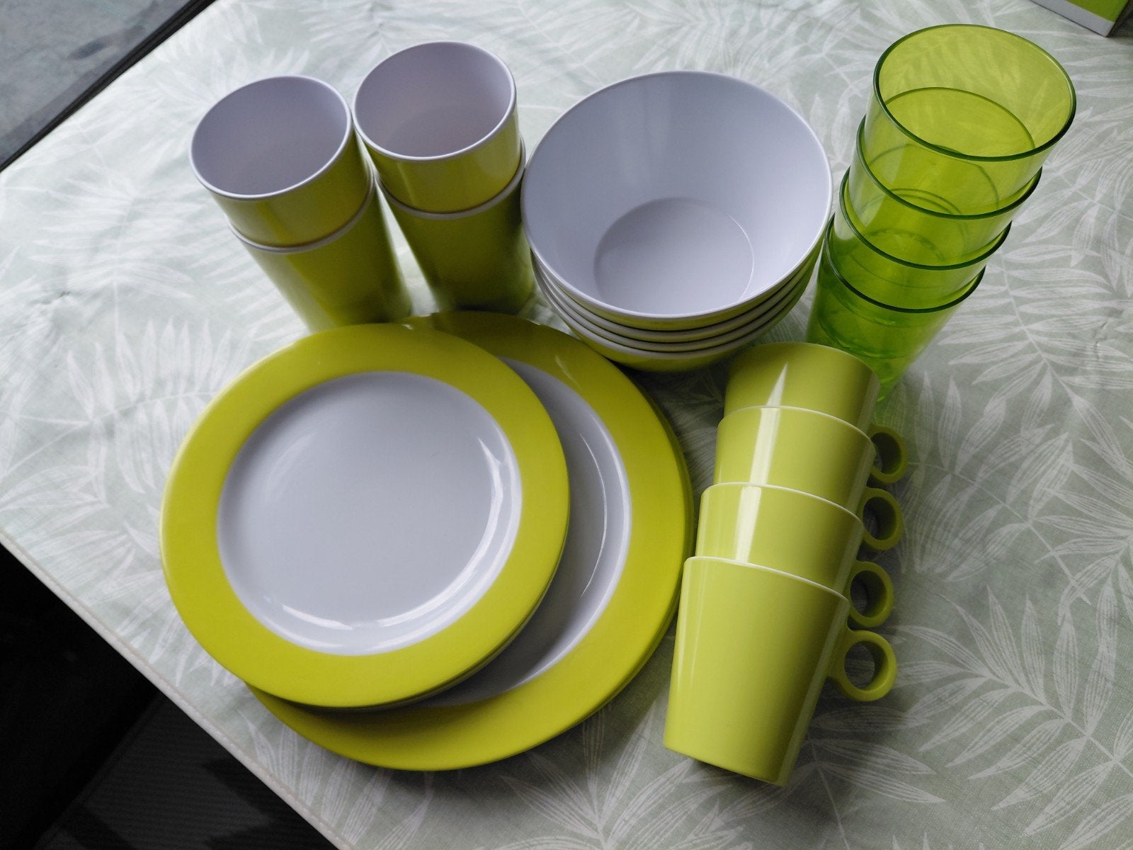 Mepal Kampeerservies - Lime/Wit - 24-delig, Caravans en Kamperen, Kampeeraccessoires, Ophalen of Verzenden, Zo goed als nieuw