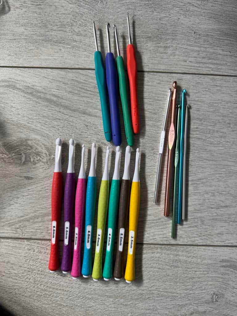 Diverse haaknaalden set - Ergonomisch en metaal, Hobby en Vrije tijd, Breien en Haken, Ophalen of Verzenden, Zo goed als nieuw