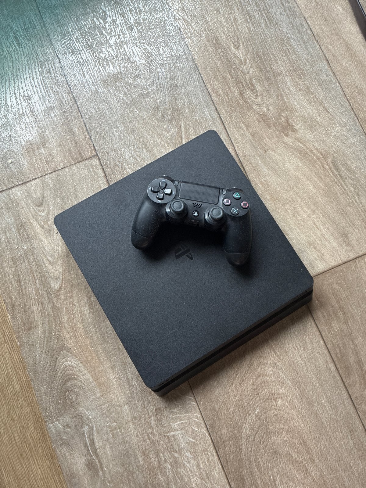 PlayStation 4 Slim met controller, Spelcomputers en Games, 500 GB, Ophalen of Verzenden, Zo goed als nieuw, Met 1 controller
