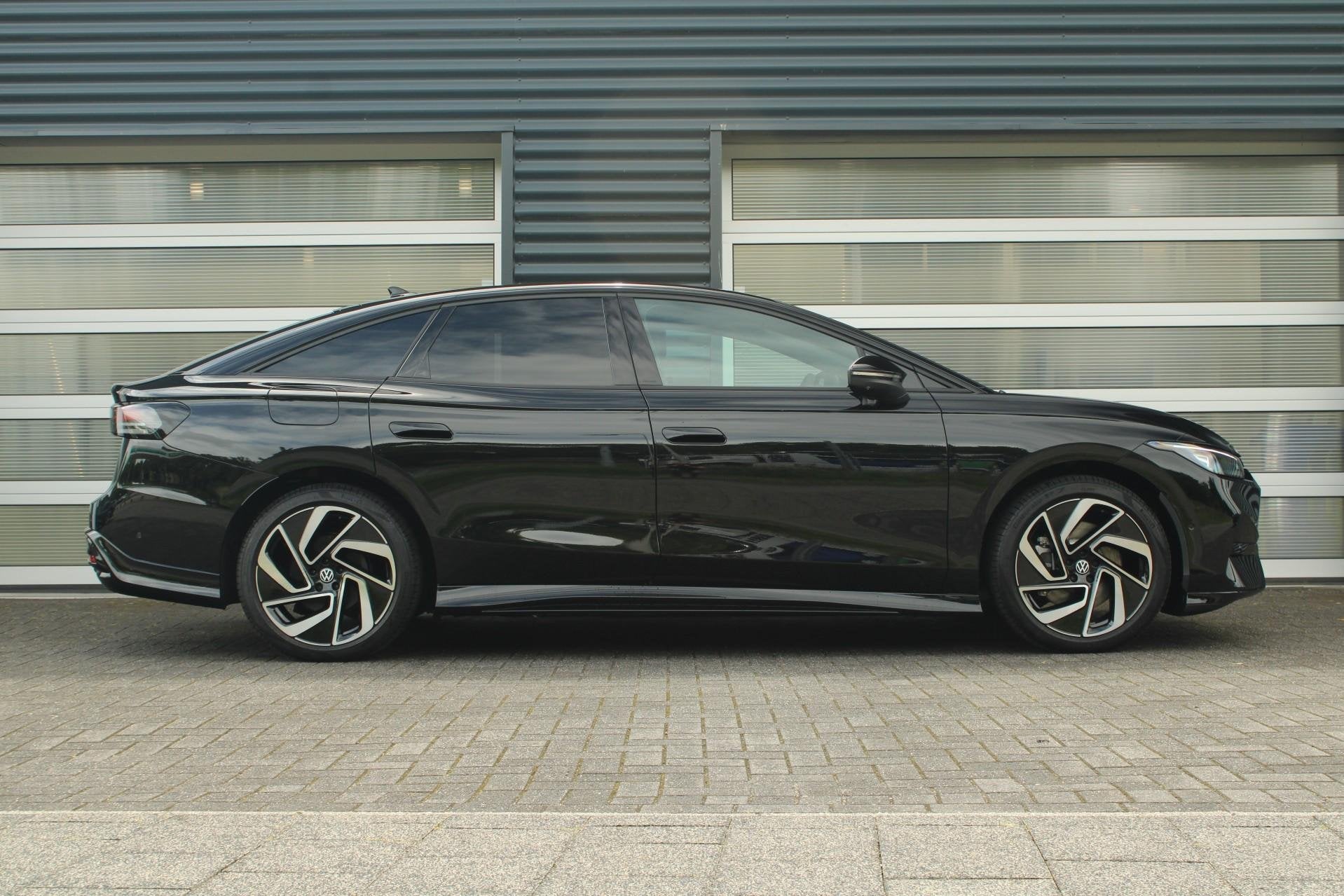 Volkswagen ID.7 286pk Limited Edition 77 kWh | Trekhaak | He, Automaat, 12 maanden, 587 km, 2080 kg