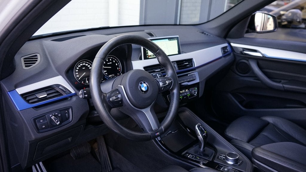 BMW X1 SDrive20i M Sport Shadowline CAMERA-CLIMA-CRUISE-FULL, 1998 cc, Wit, Bedrijf, SUV of Terreinwagen
