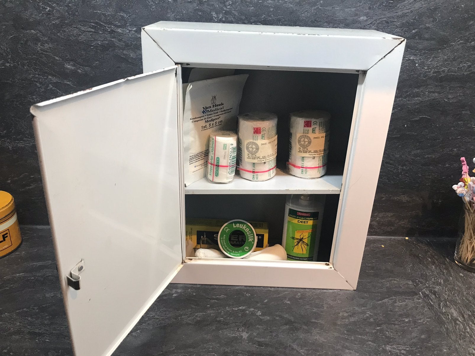 Oude vintage medicijnen kastje, Ophalen of Verzenden